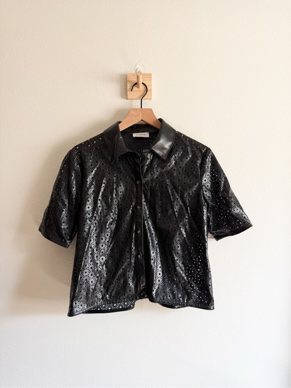 Evereve Vegan Leather Pattern Button Down Short Sleeve Size S